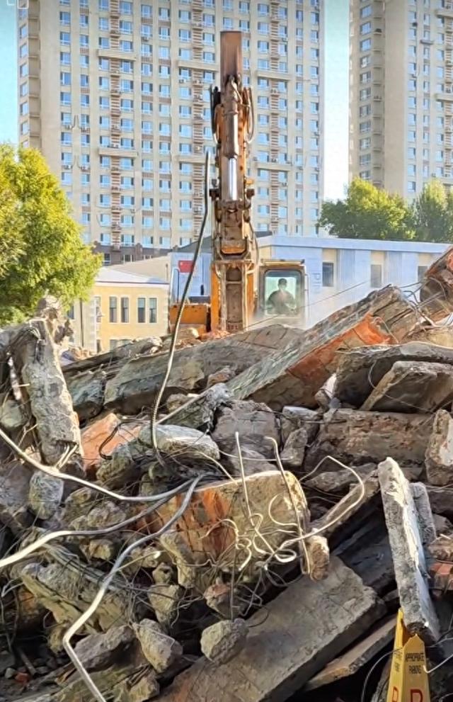 AA, 体育场是当 AA, 体育场是当