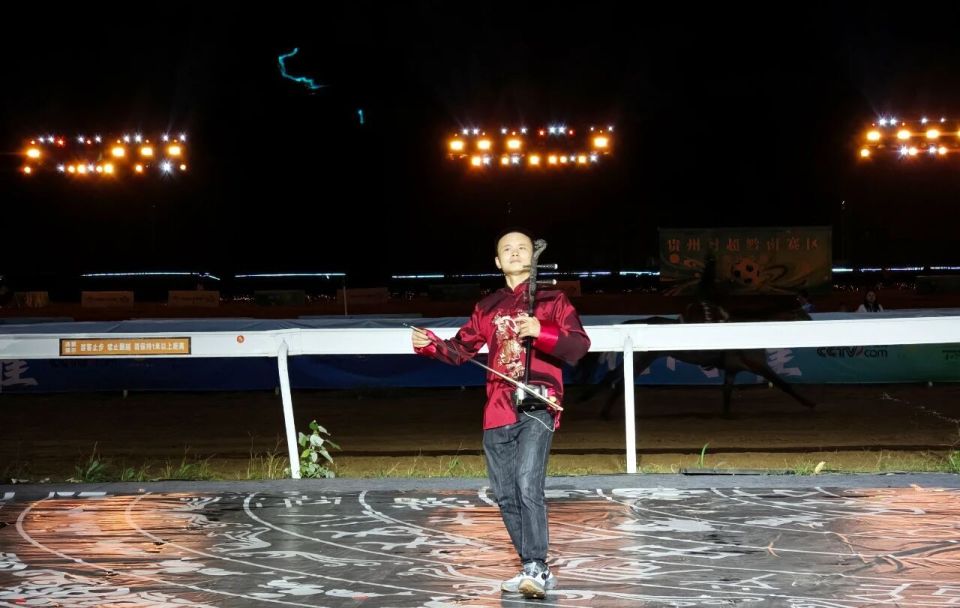 dN, om, 参与的体育